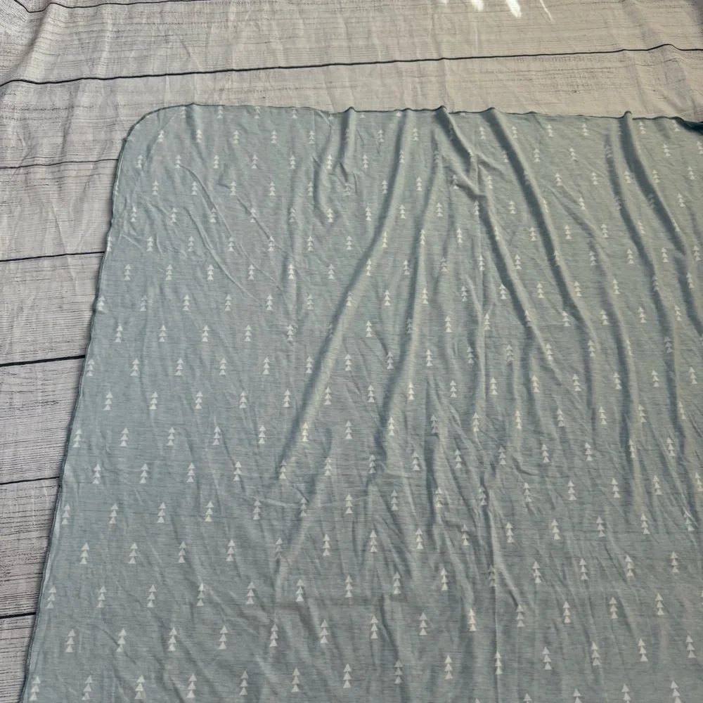 Copper Pearl blue gray arrow baby crib blanket 45 inches by 45.5 inches - Picture 10 of 12